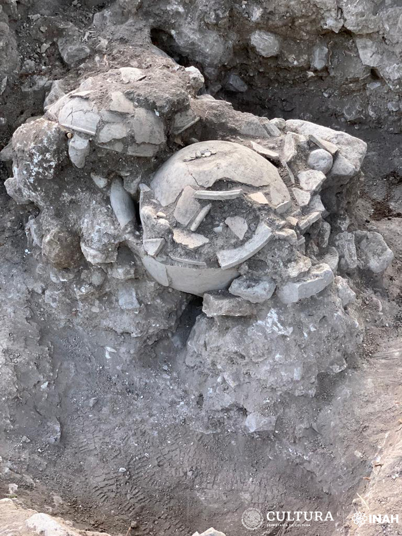 El Inah Descubre Una Osamenta Humana Ataviada Con Un Anillo De Jade En La Zona Arqueológica El 2807