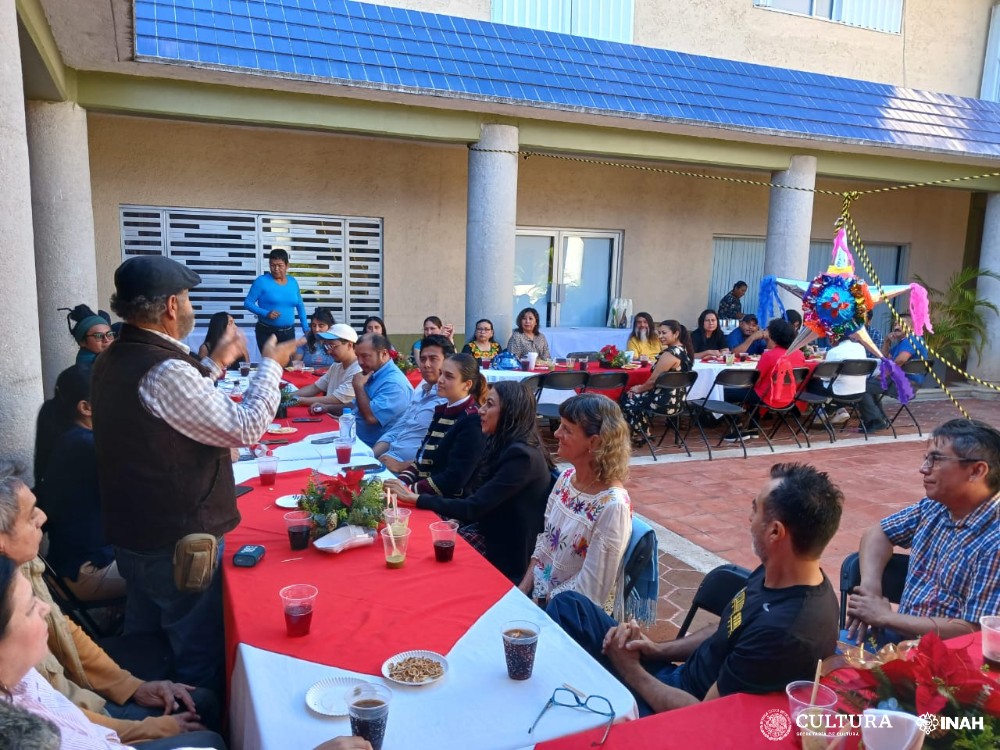 Con tradicional piñata y comida regional celebra el fin de año el Centro INAH Quintana Roo.